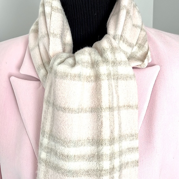 Authentic Burberry Made in Scotland Cashmere Muffler Pink Beige Ivory 56x12 VGUC - Picture 2 of 8